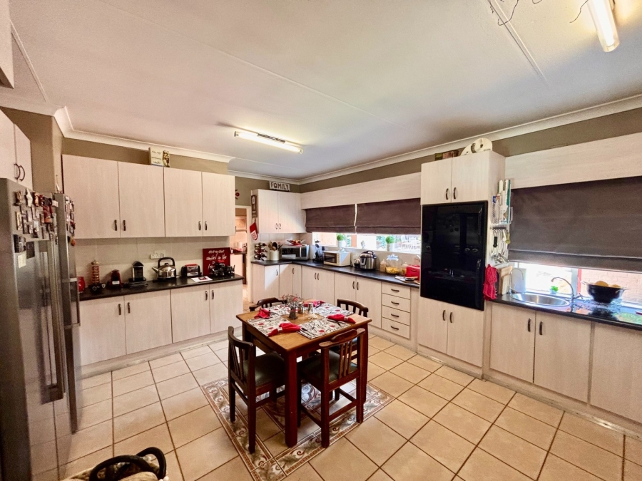 4 Bedroom Property for Sale in Wilkoppies North West